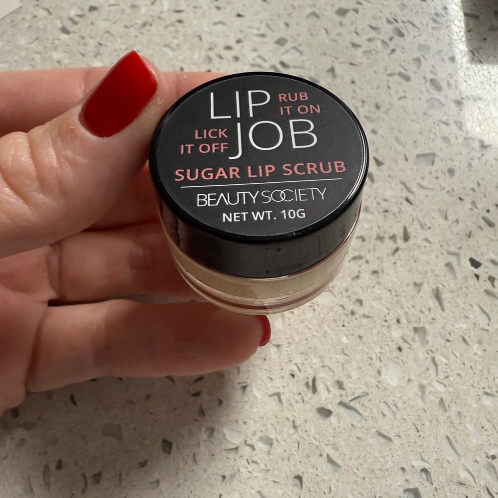 Beauty Society LIP JOB Sugar Lip Scrub – Salted Carame